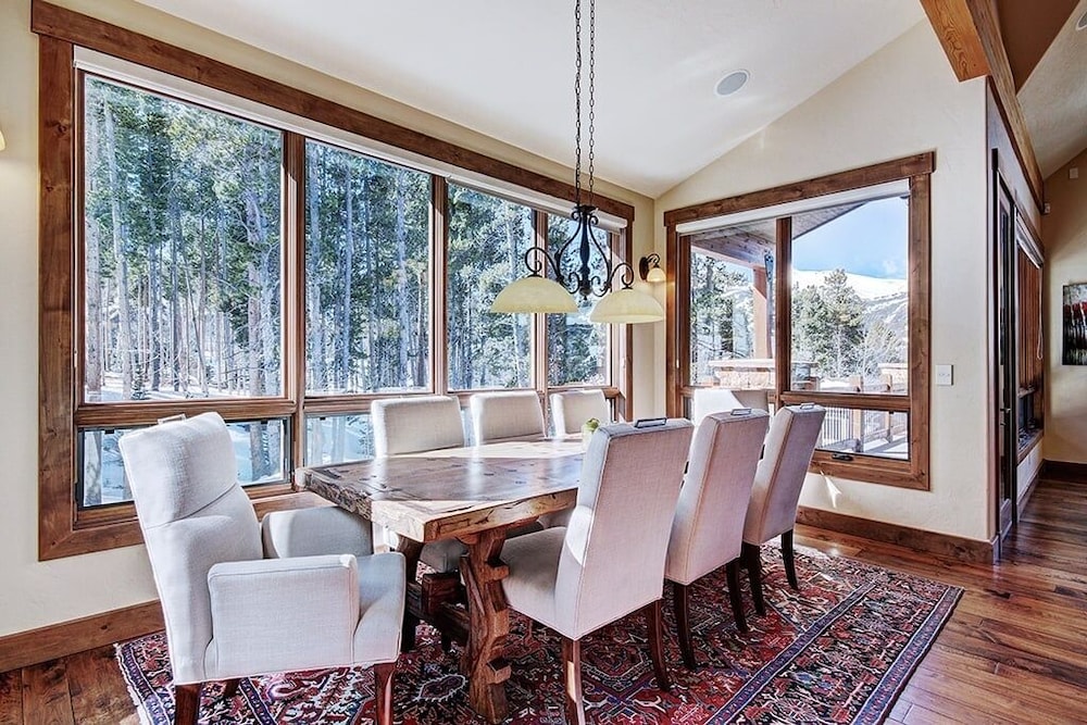 Mountain Majesty Manor 5 Bedroom Home by RedAwning