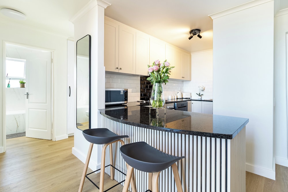 2 Bedroom, Mountain View Penthouse, Century City