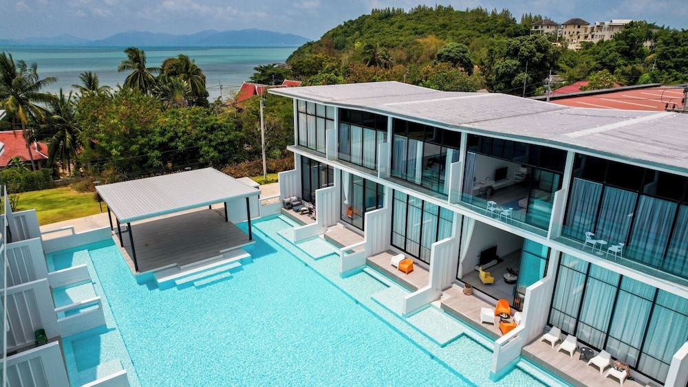 Unique Pool Slide Access Townhouse