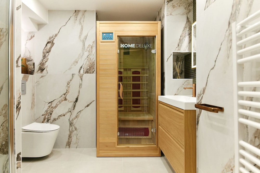 Lavie Maison Chic Sauna Hot Tub