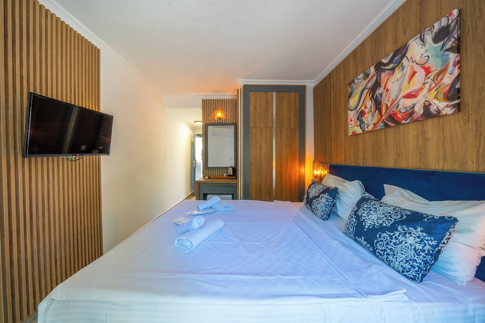 Halikarya Hotel & Restaurant Beach