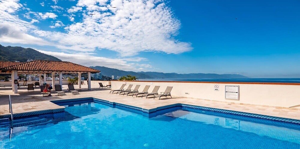 Ocean View 2Br Condo-balcony-beach-pool - 712