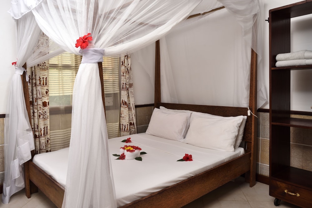 Mnarani Beach Cottages