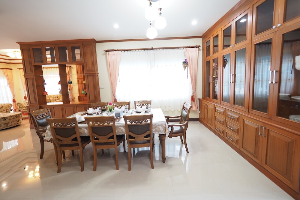 Lana Pool Villa