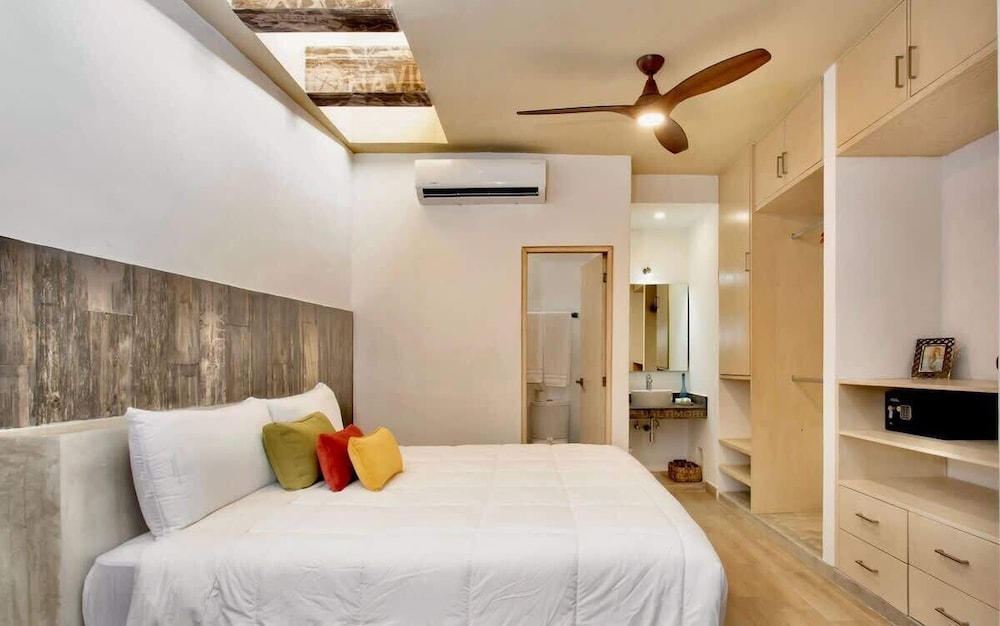 3br. Exclusive TH W/spacious Roof & Private Pool