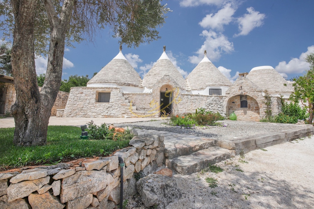 TD Trulli Amabilia Design Luxury Trulli w Pool photo 3