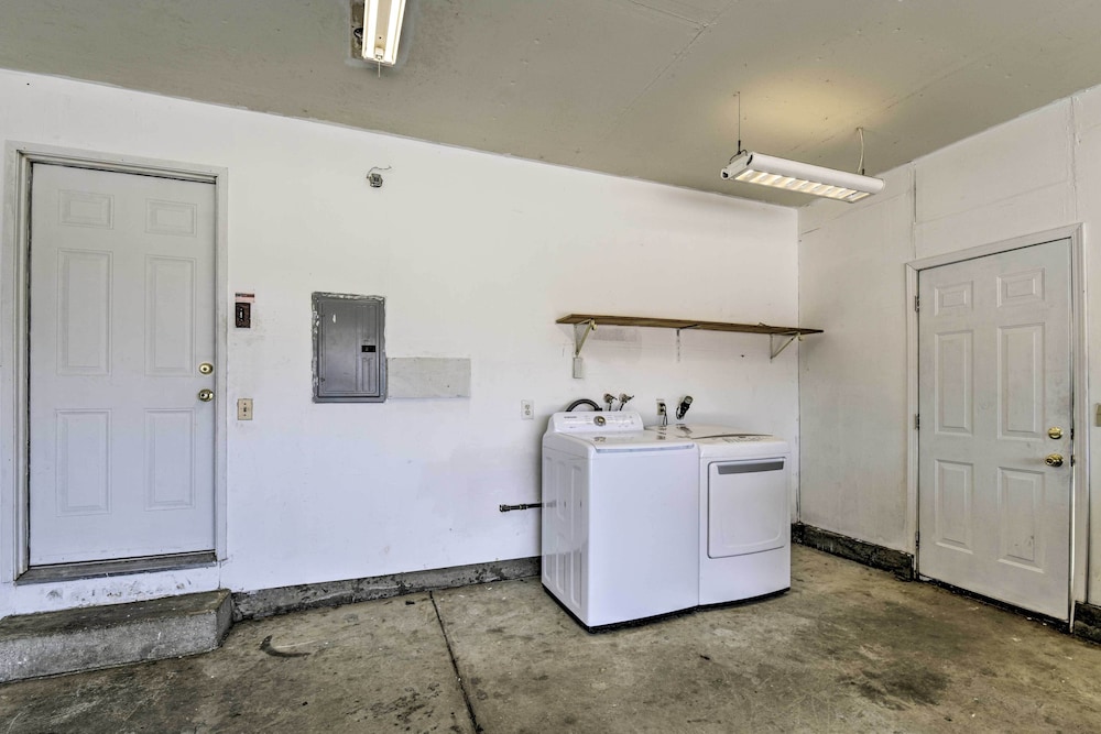 Vallejo Vacations - Vallejo Home w/ Spacious Deck, Hot Tub Views - Property Image 4
