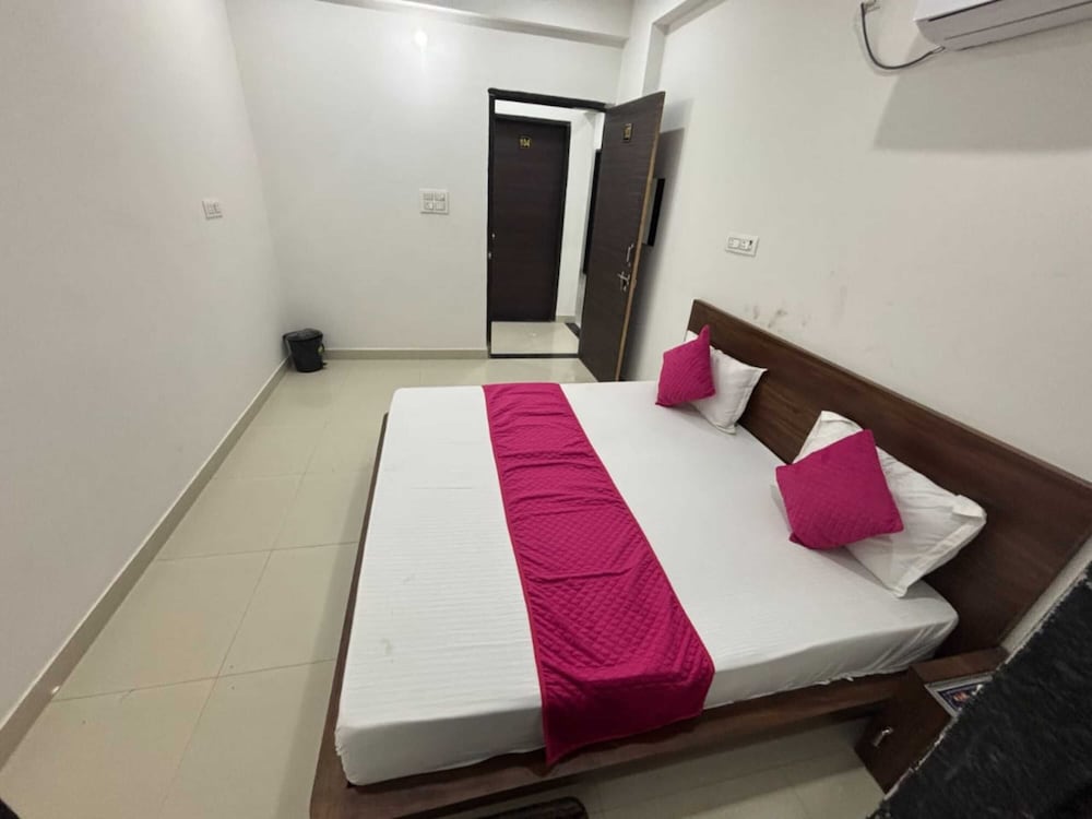 Hotel Shree Radhe Laxmi