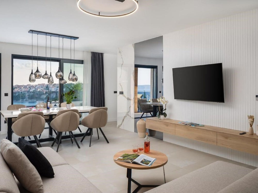 Luxury Villa With Swimming Pool and Sauna