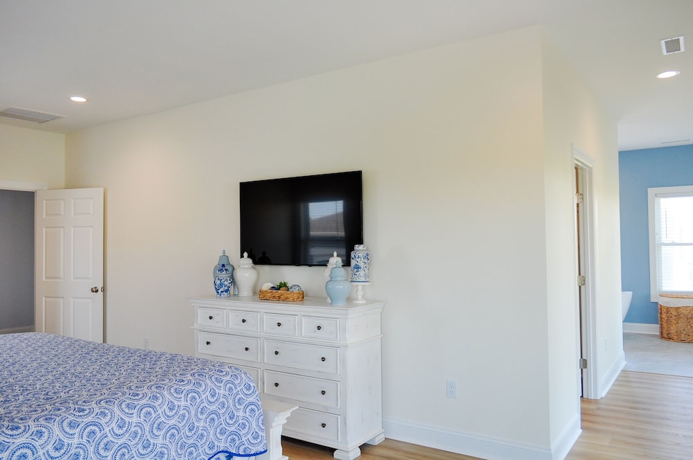 Anchors Aweigh by Topsail Realty