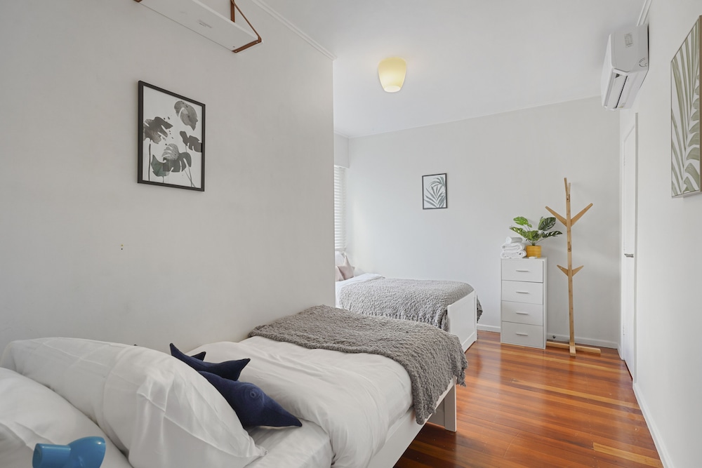 Amazing Home By Beach - Aircon-ed view 5