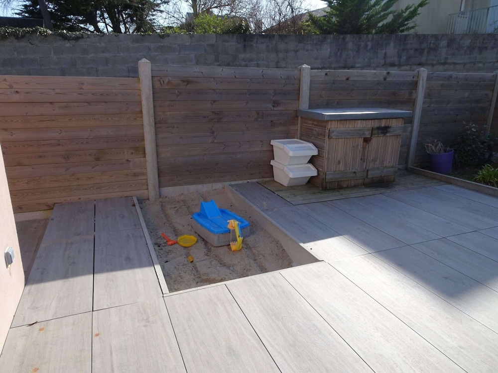 Comfortable Holiday Home 50 m From the sea view 3