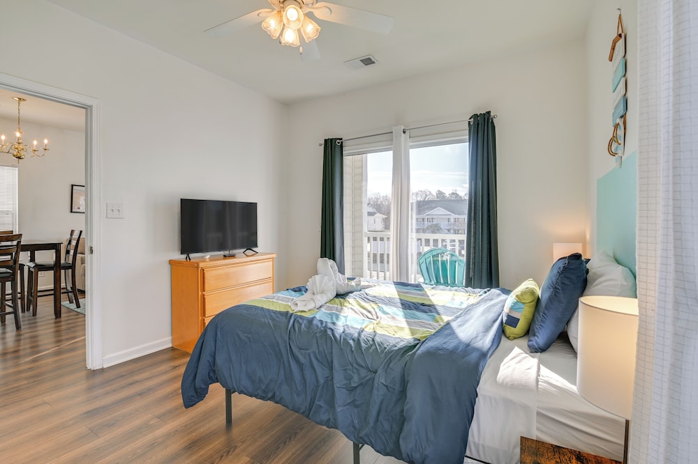 < 1 Mi to Golf: Condo w/ Balcony in Myrtle Beach!