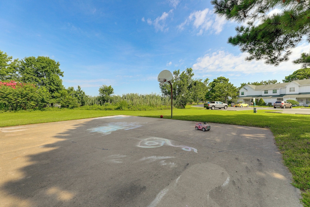 3 Mi to Fenwick Island & Beach: Family Townhome