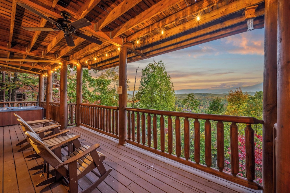 56-guest Retreat Panoramic Views, Hot Tubs, Game Room & Theater Seasonal Outdoor Pool Near Dollywood, Gatlinburg