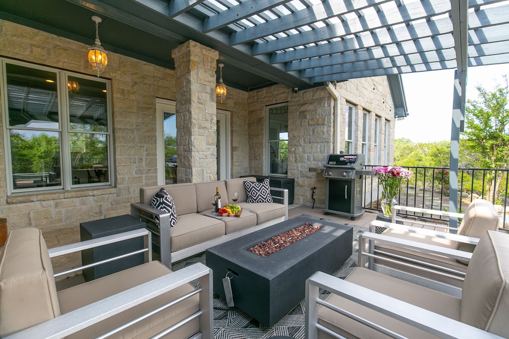 Spicewood Lodge W/pool, Hottub - Property Image 13