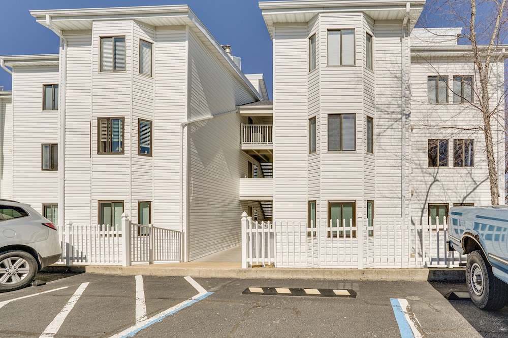 3 Mi to Boat Ramp: Osage Beach Condo w/ Grill! view 5