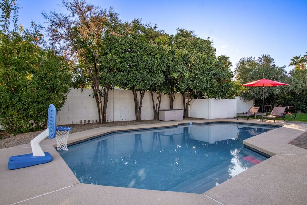 Citrus Grove Heated Pool Putt Grn Gameroom