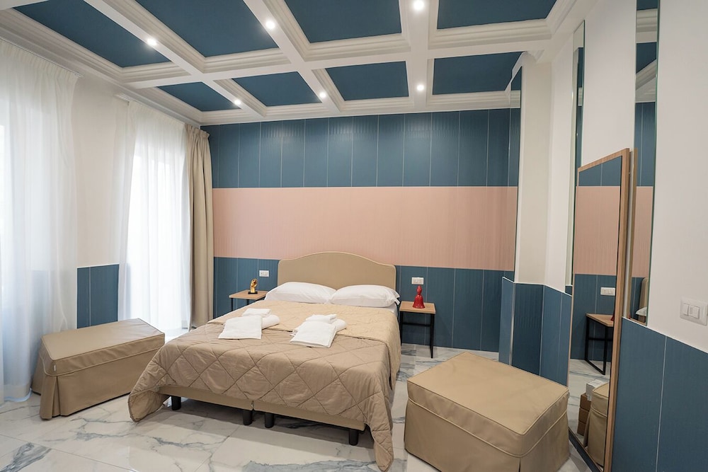 H.R. BOUTIQUE PORTO NAPOLI CENTRO by ClaPa Group Dislocated Hospitality