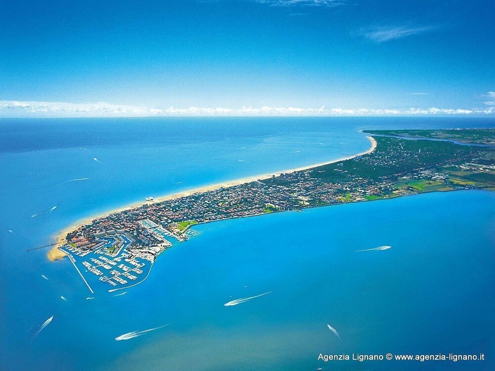 Lignano Riviera con 3 camere e giardino