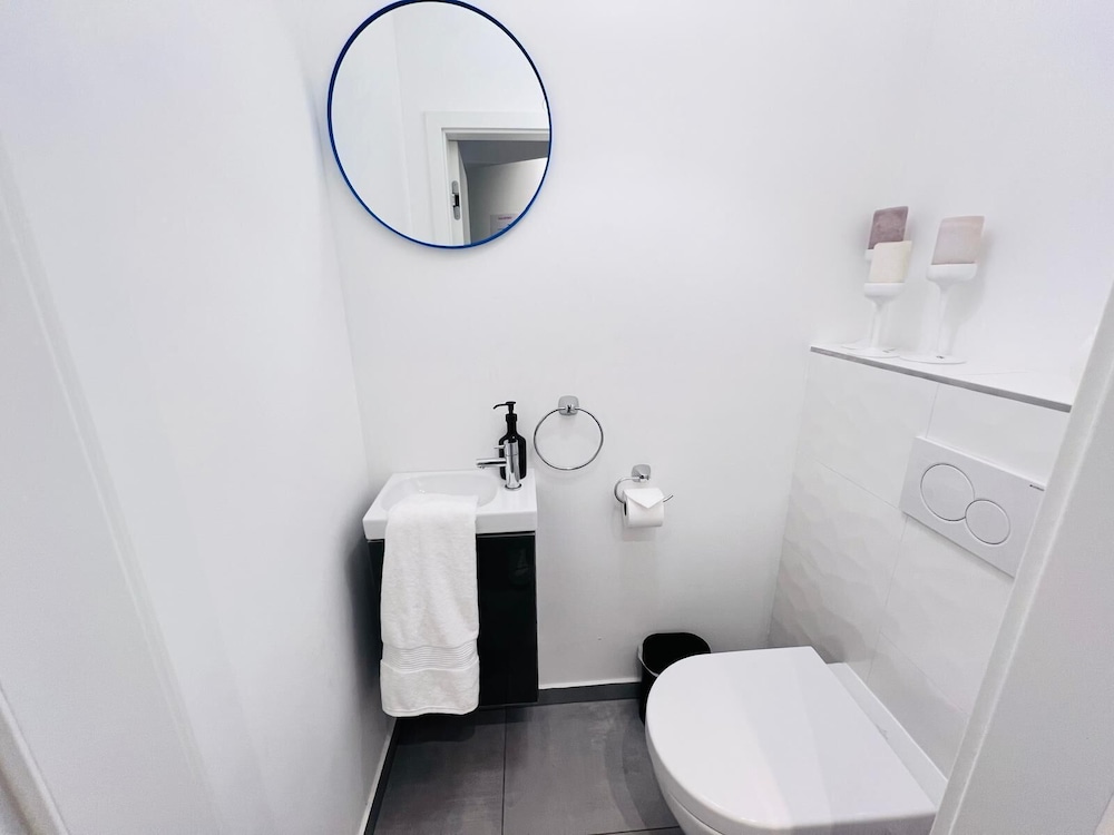 Lovely 1 bedroom flat w balcony&parking