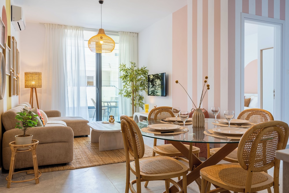Lunette Artful 1-BR Apartment in Larnaca