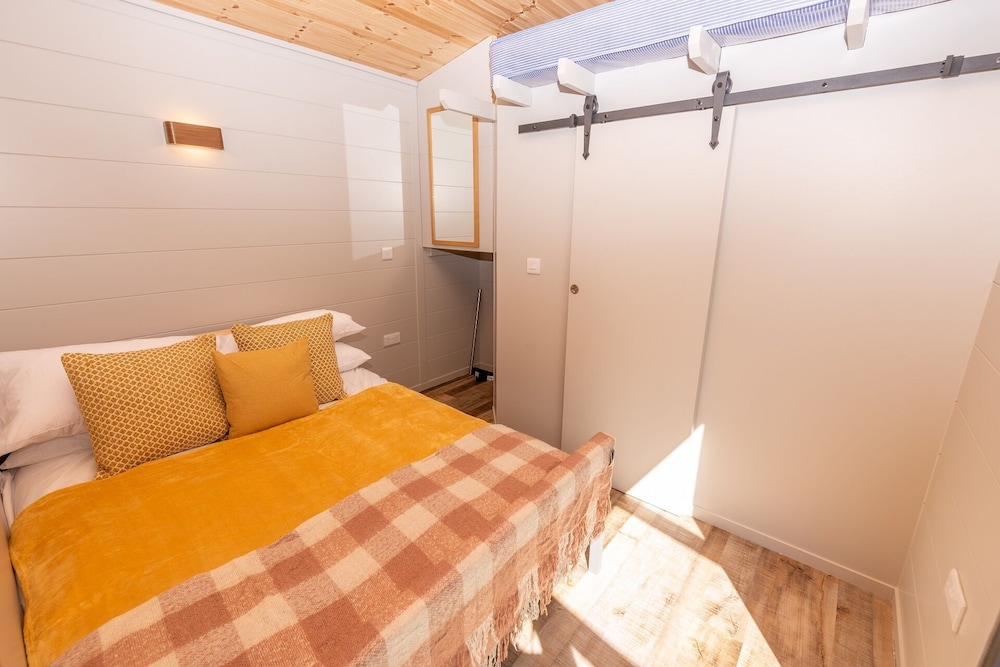 Sunset Cabins at The Oaks Woodland Retreat view 2