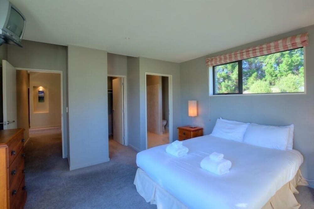 Heritage Villa 10 view 4