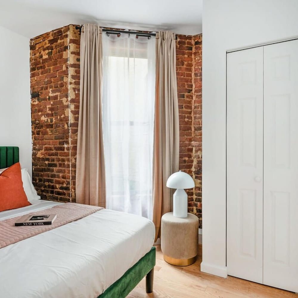153-5a Charming 2BR LES W D