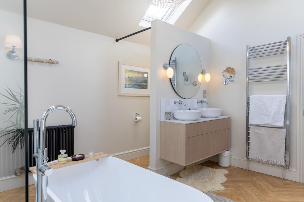 Seaview House - 5 Bedroom - Southgate