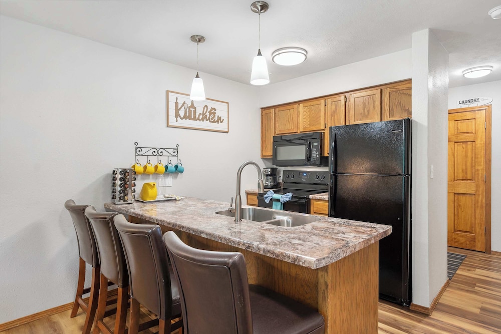 The Greenview Haven: Cozy For 6!