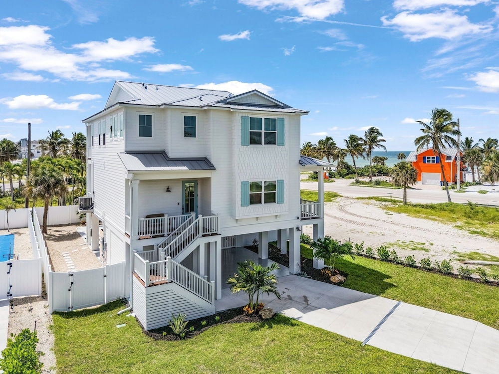 110 Sea Le Vie: 5br/4.5ba Brand New Build W/ Pool! 5 Bedroom Home