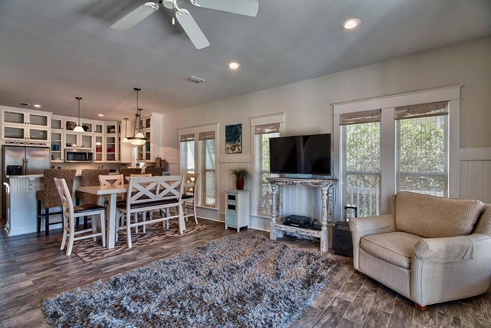 SHELL OF A GOOD TIME 3 Bedroom Holiday Home by Five Star Properties