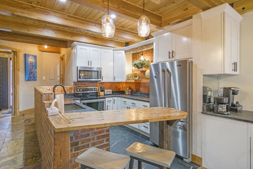Winterwood 10 2 Bedroom Condo by RedAwning view 2