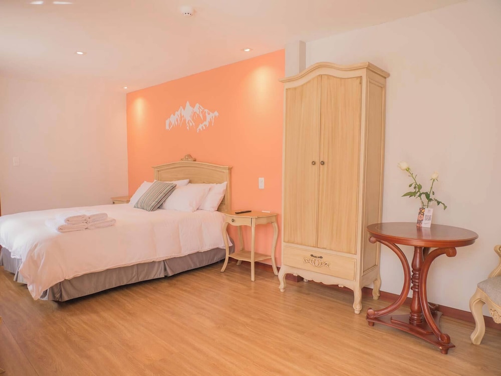 Quito Female Only Hostal-Solo Travelers