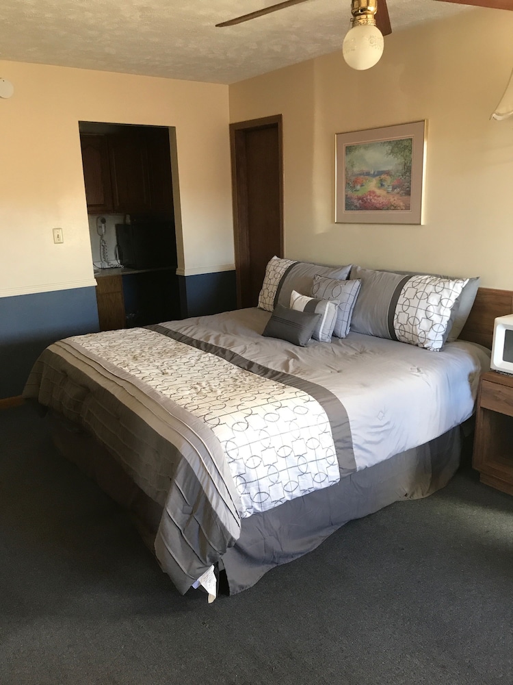 North Platte Vacations - Blue Spruce Motel - Property Image 5