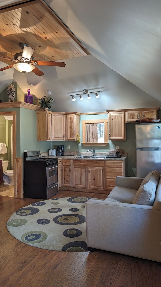 Hinckleys Dreamwood Cottages