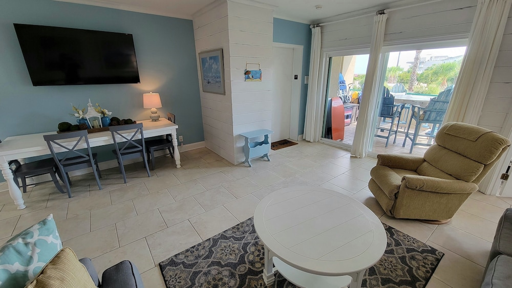 Desoto Beach Club 102