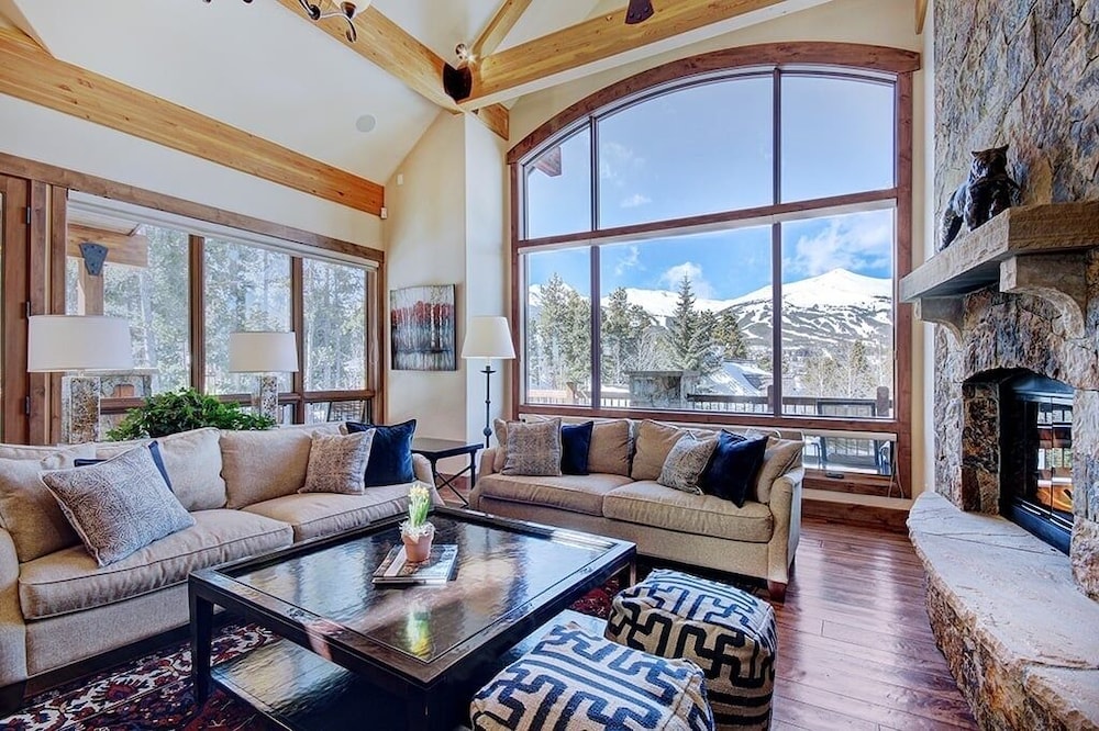 Mountain Majesty Manor 5 Bedroom Home by RedAwning