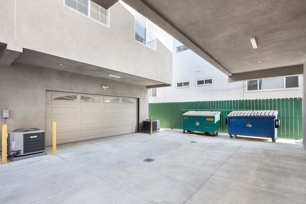 North Hollywood Vacations - Noho by Avantstay North Hollywood Townhome - Property Image 3
