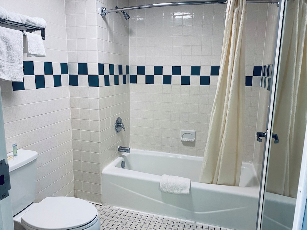 Excel Inn & Suites