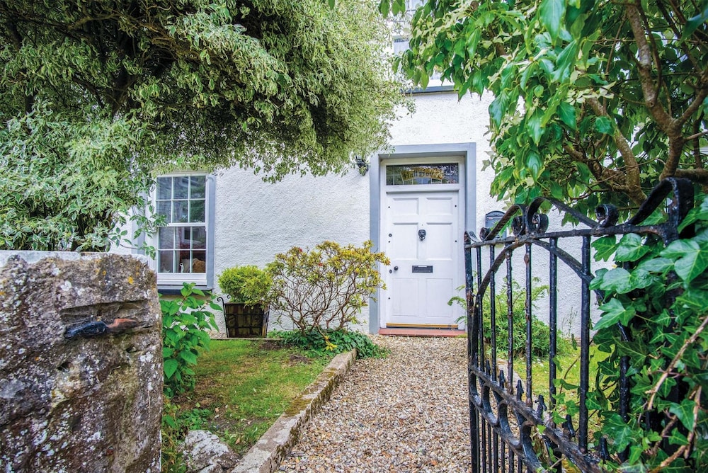 Hall House 3 Bedroom House St Florence