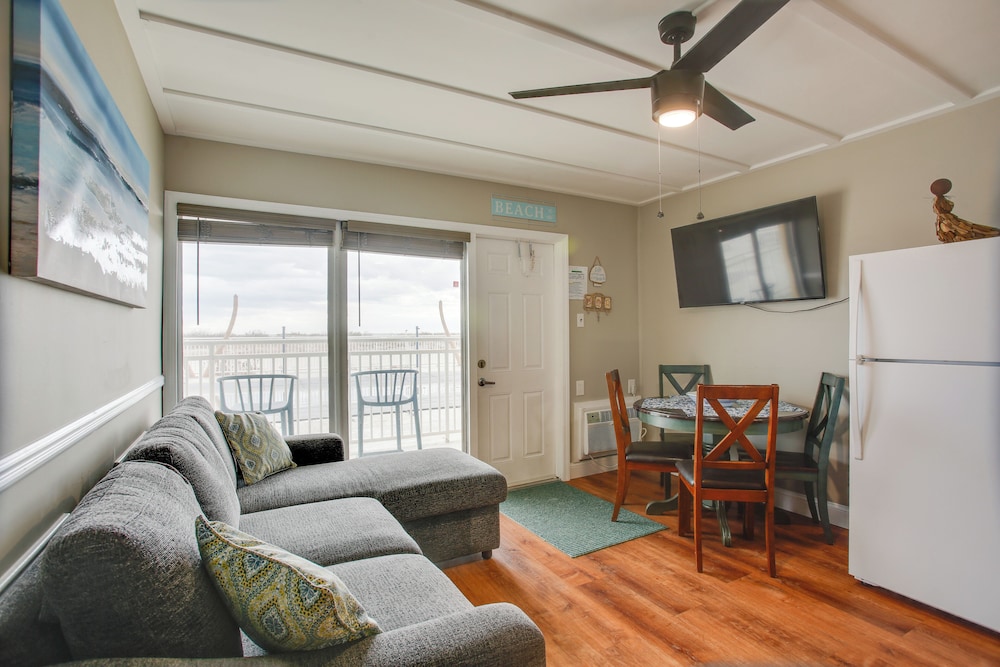 Beachfront Condo in Wildwood Crest w/ Pool Access!