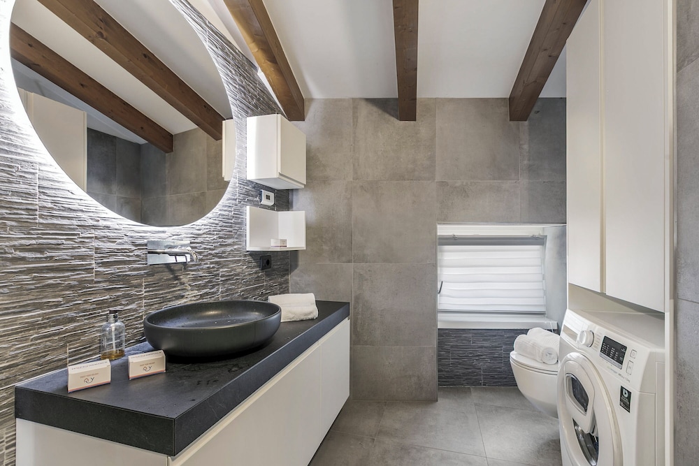 Riva's Rooftop Retreat