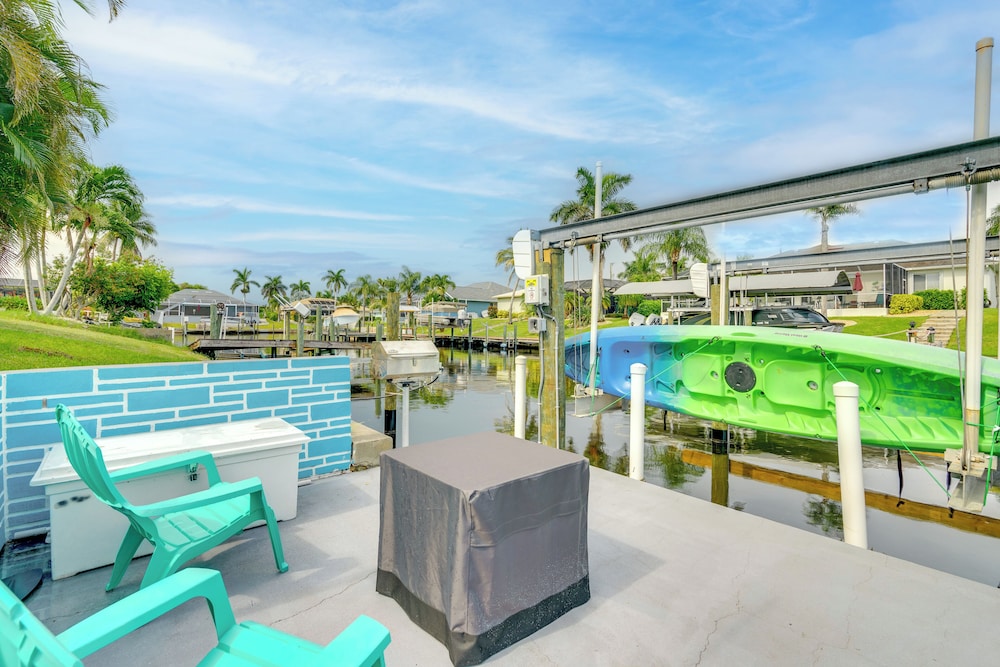 Swim, Golf & Explore: Pet-friendly Cape Coral Home