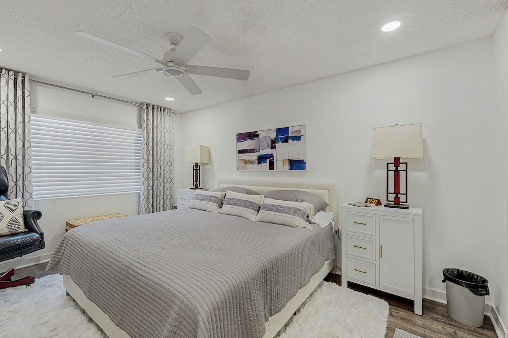 55+ Condo w/ Balcony & Mtn Views, Shared W & D