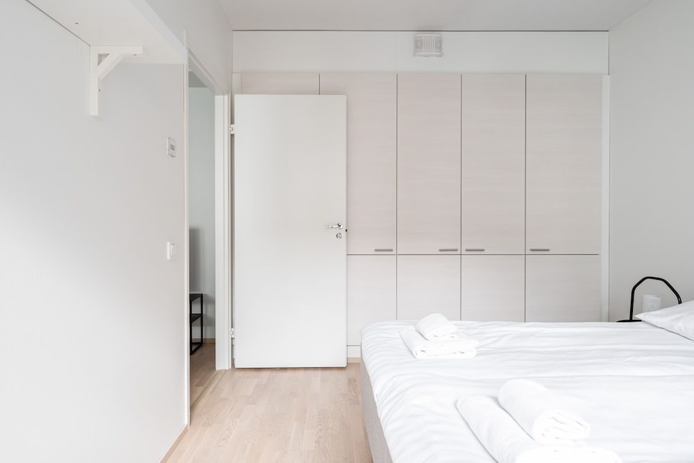 1BR & Balcony next to Railway Station in Downtown view 4