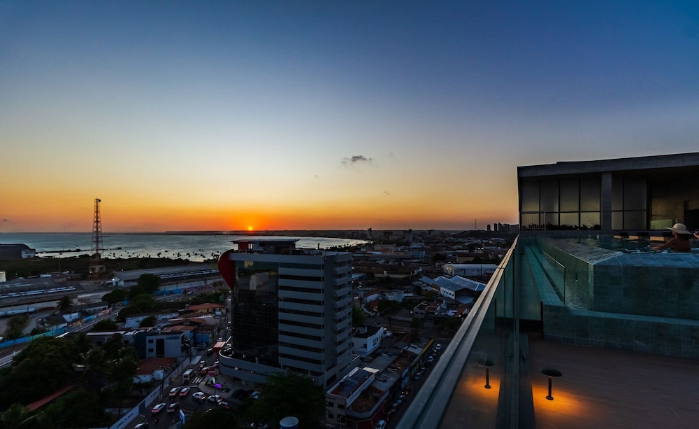 NWTs - Estúdios com Vista Lateral Mar