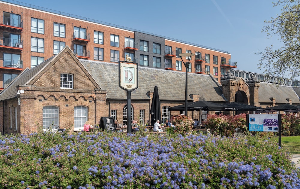 2 Bed Flat, Dedicated Workspace, Parking, 4KTV