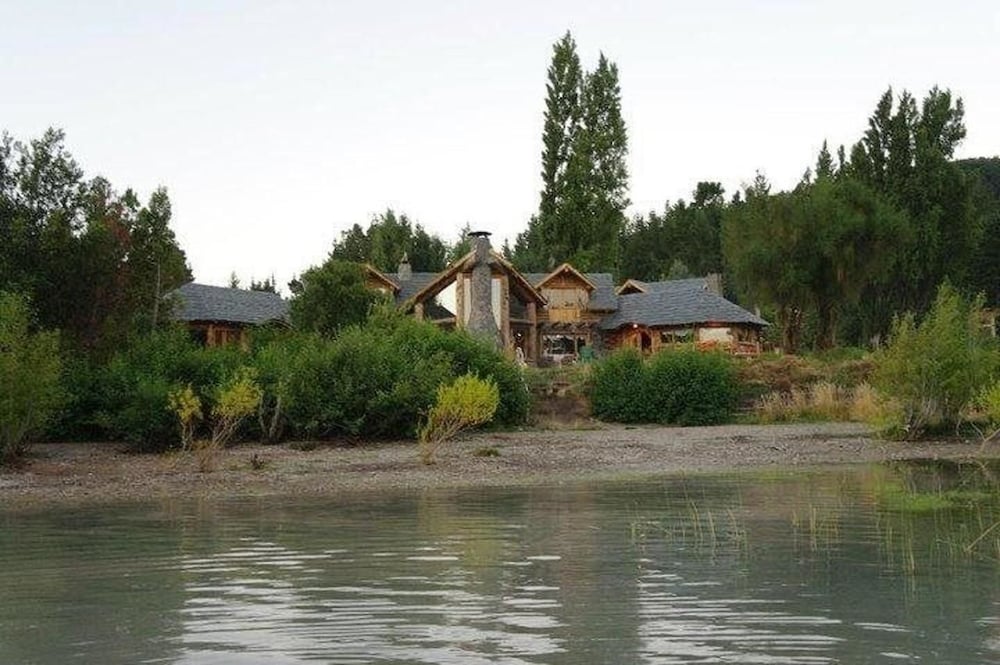 Fabula Lake House